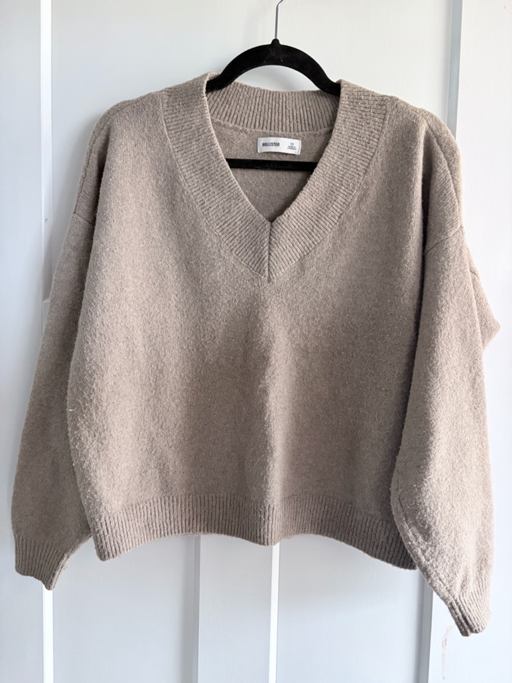 Hollister Women's V-Neck Sweater in Taupe Beige